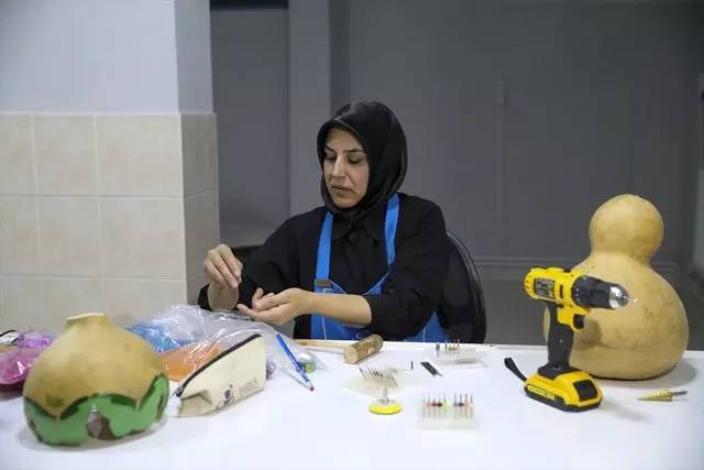 Çocuklarından dolayı çalışamıyordu! İnternetten bulduğu o fikirle paraya para demiyor: Her yerden sipariş yağıyor 5